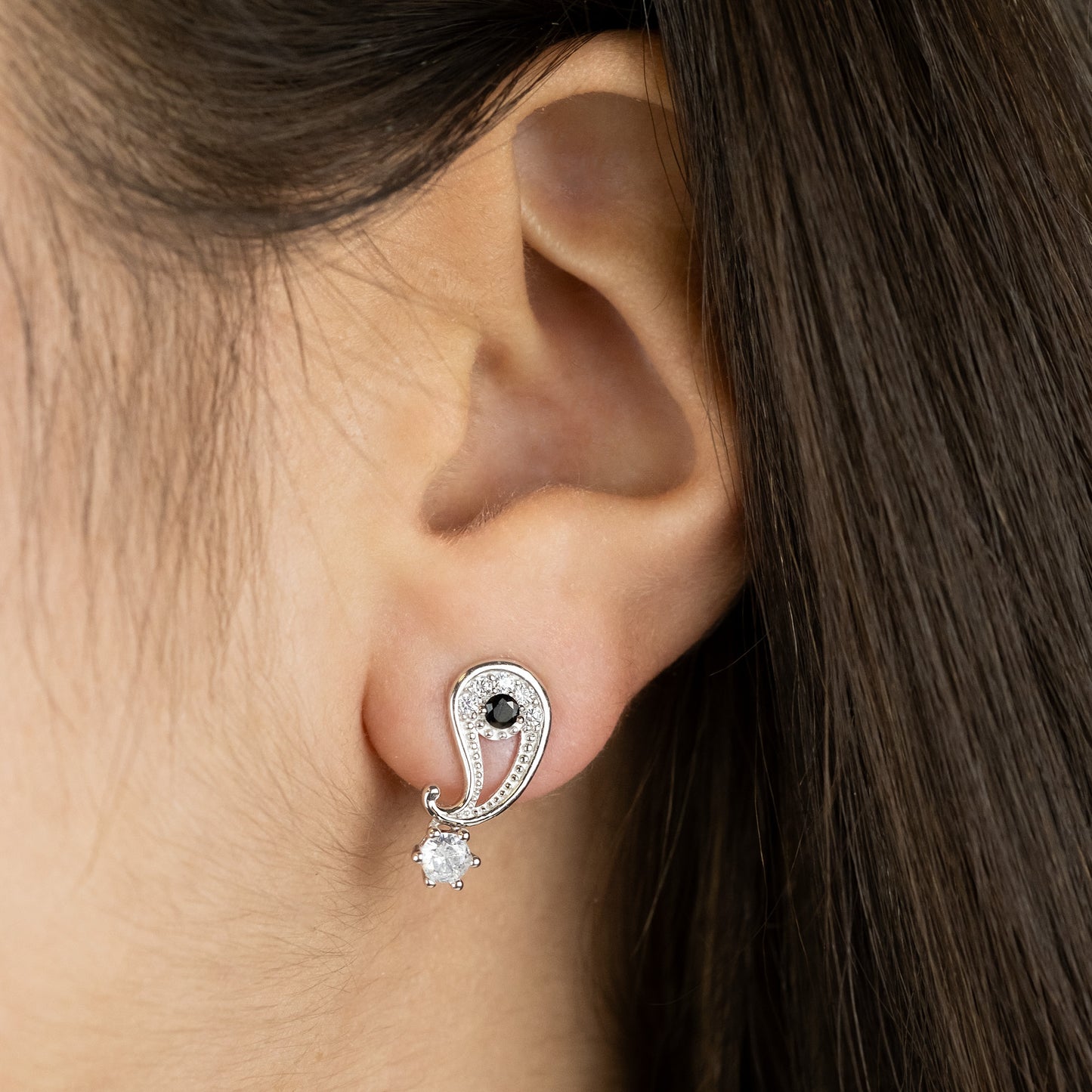 Silver stud earrings with zirconia