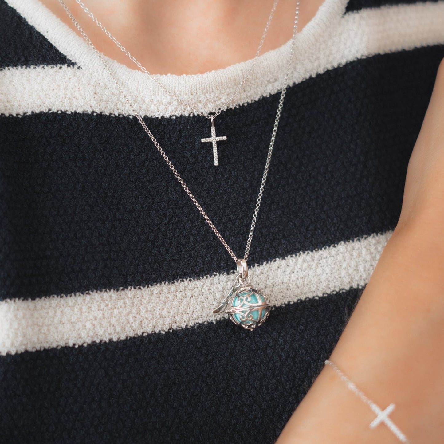 Engelsrufer ladies' necklace, silver, with wing pendant and sound ball in mother-of-pearl turquoise, 45+5 cm